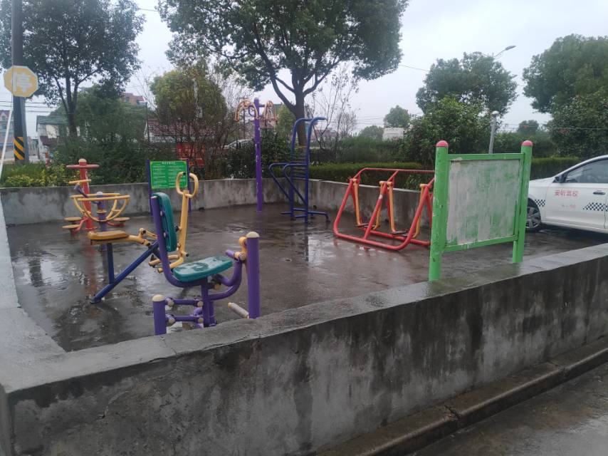 彭鎮(zhèn)居委健身點