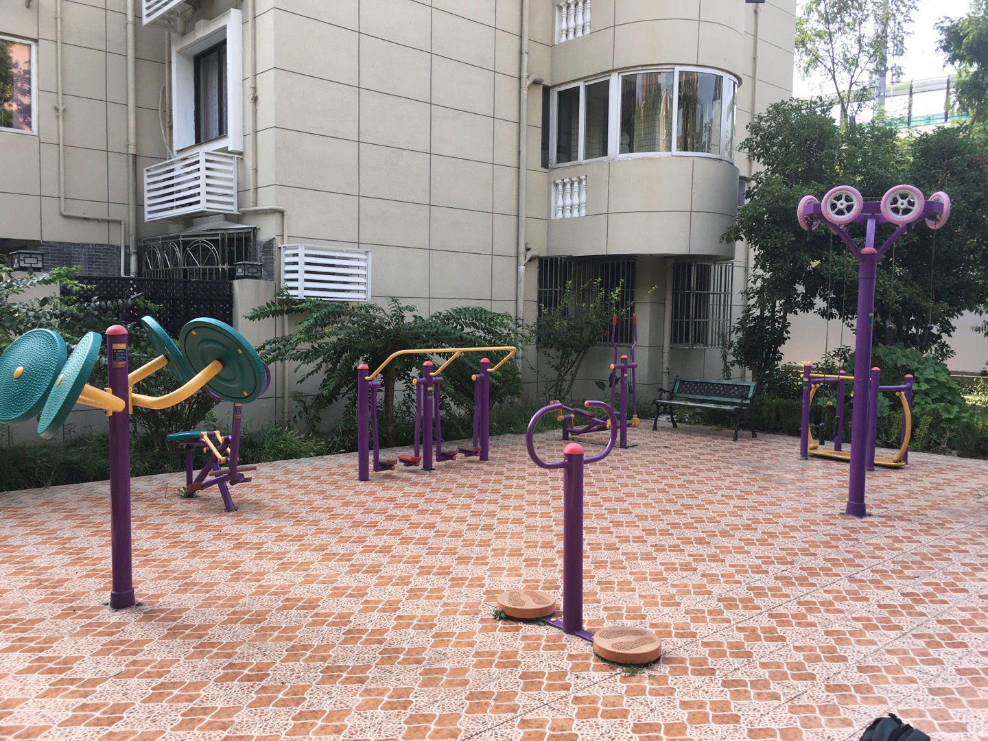 龍柏一村二居委龍柏城市花園小區(qū)A點