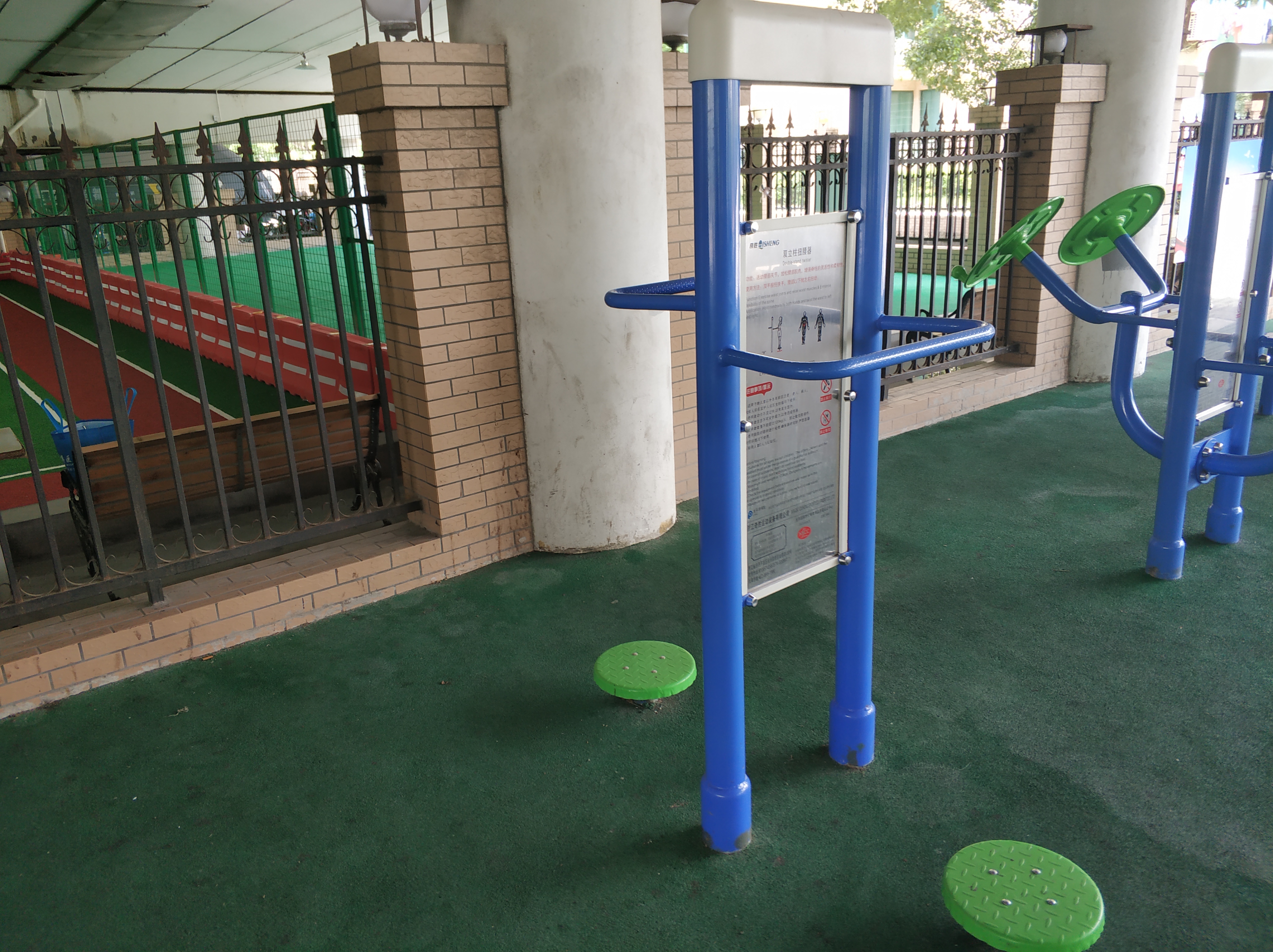 雙立柱扭腰器 雙立柱扭腰器