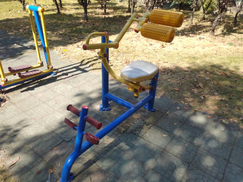 自重腹背鍛煉器