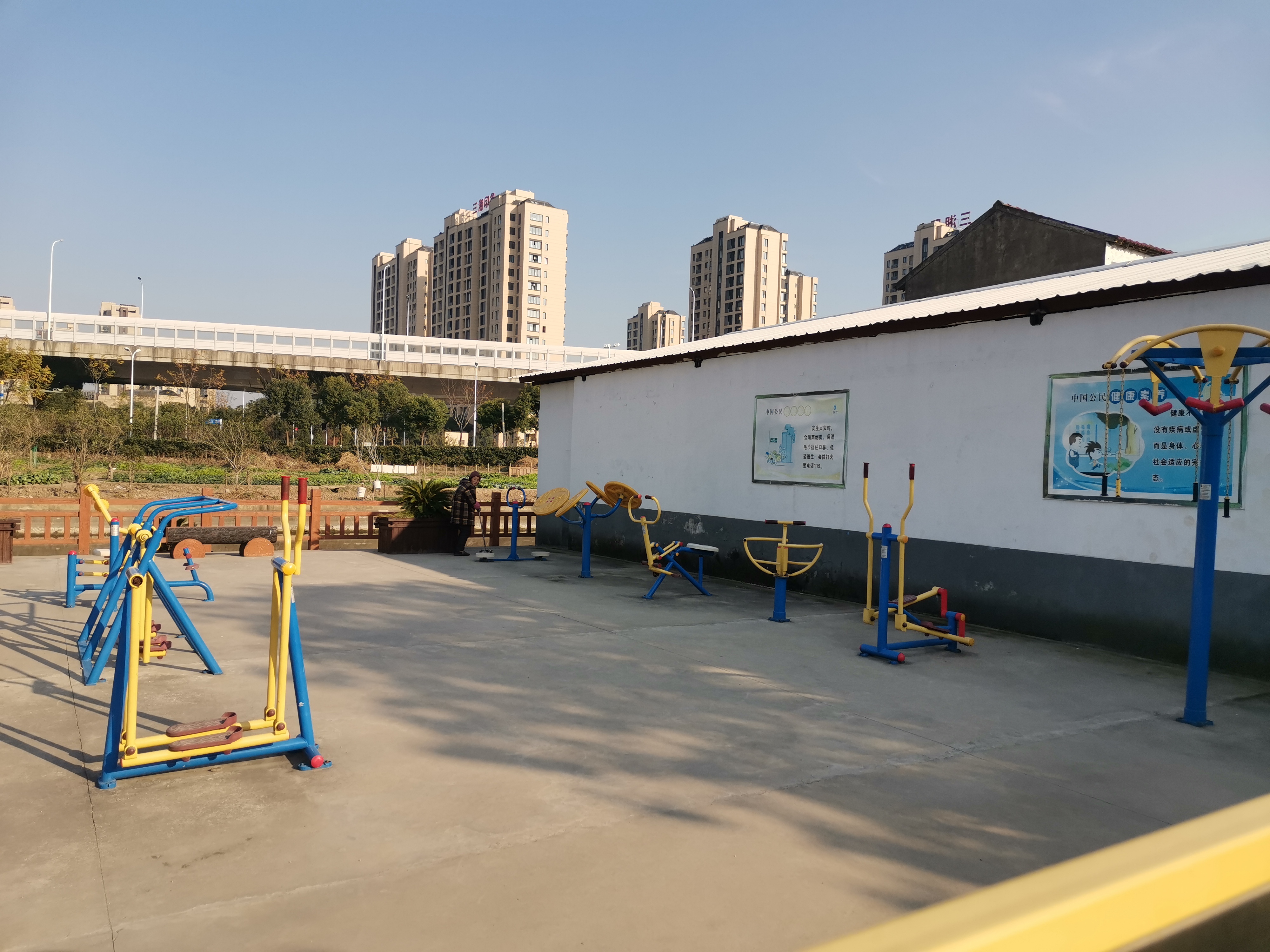 韓蕩居委健身苑點