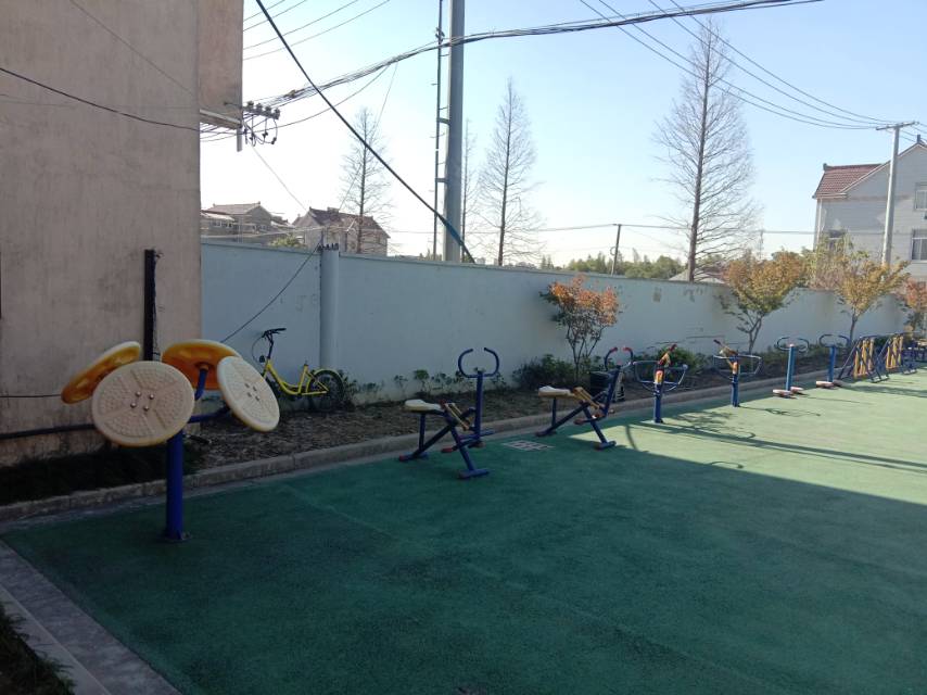 星火村村委會(huì)888號(hào)南健身路徑