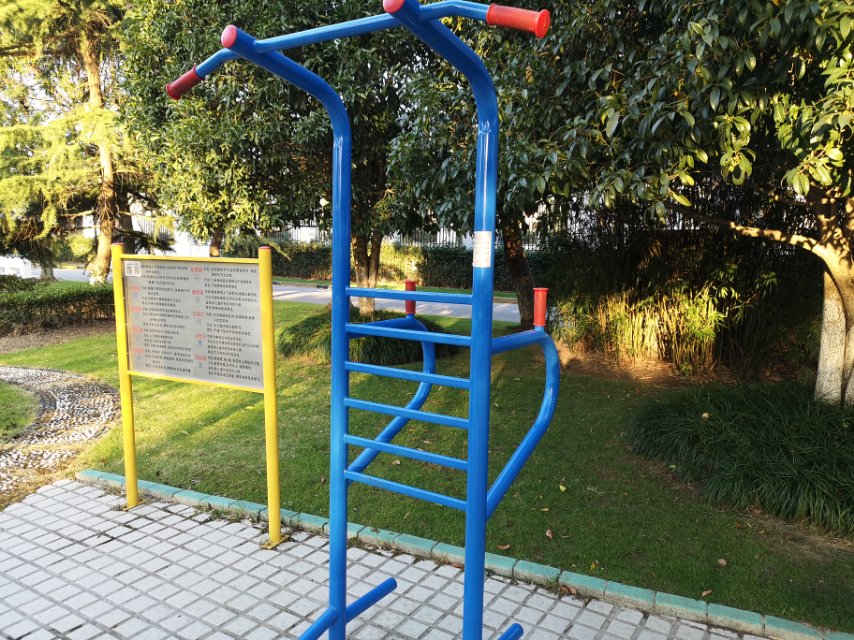 多功能訓練器 多功能訓練器