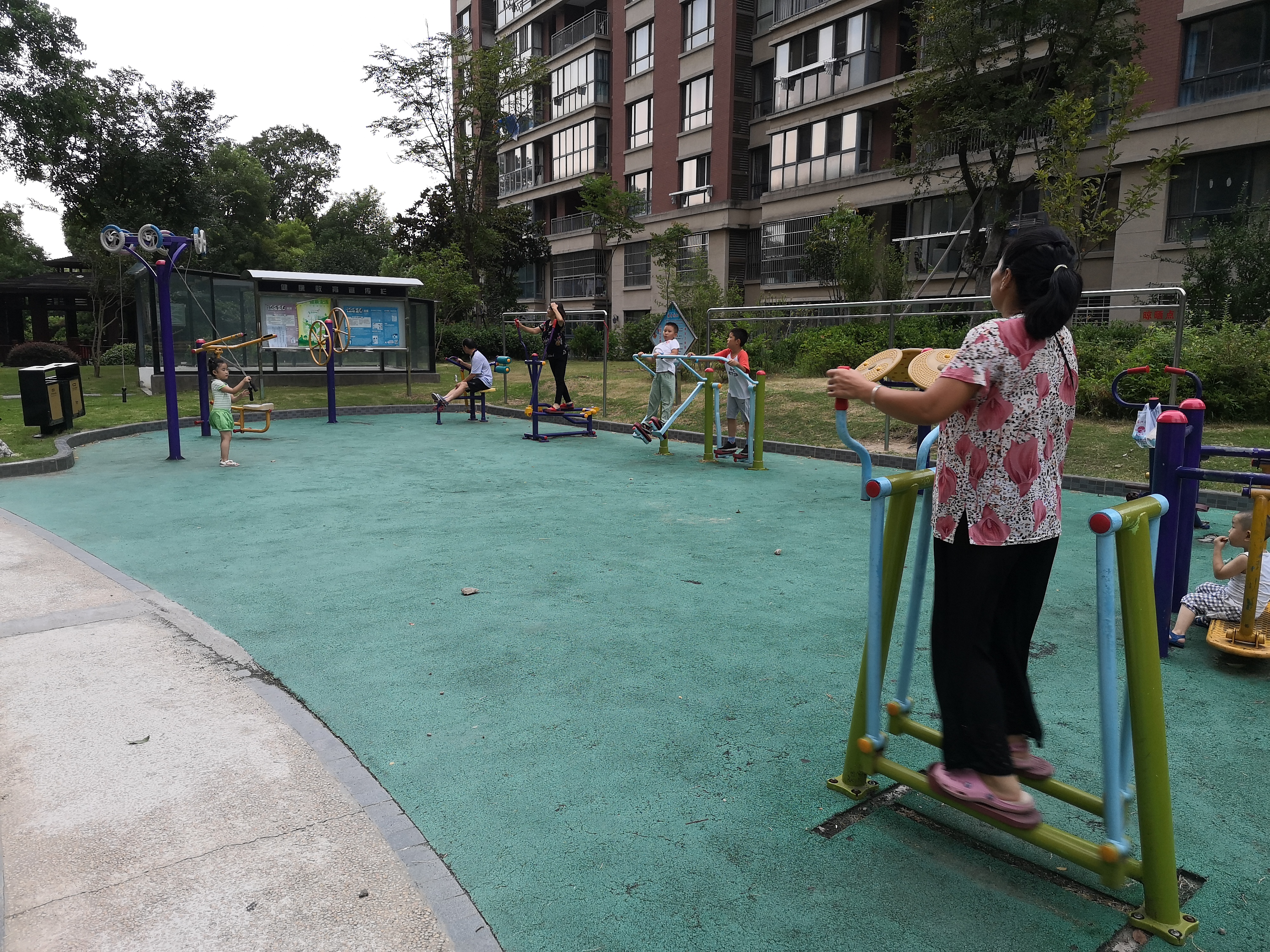 天居玲瓏灣健身點