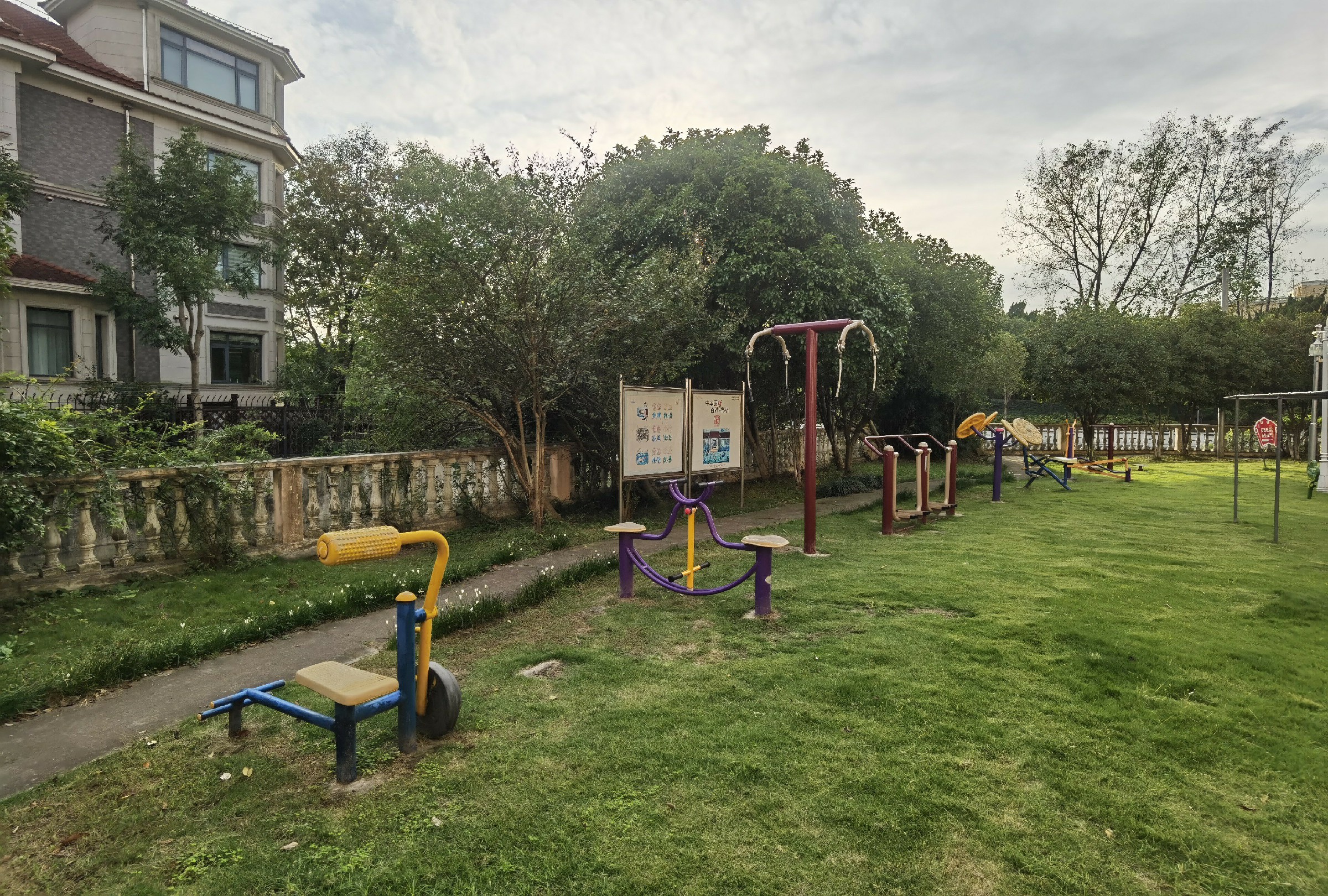 嘉樂(lè)花園健身點(diǎn)