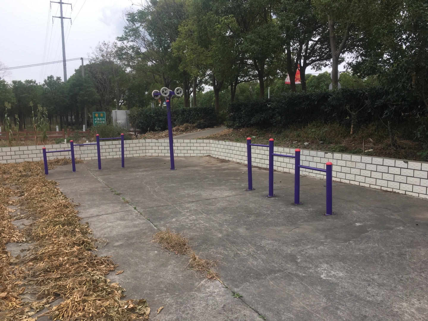 老港鎮(zhèn)中港村民委員會11組健身苑點(南）/n