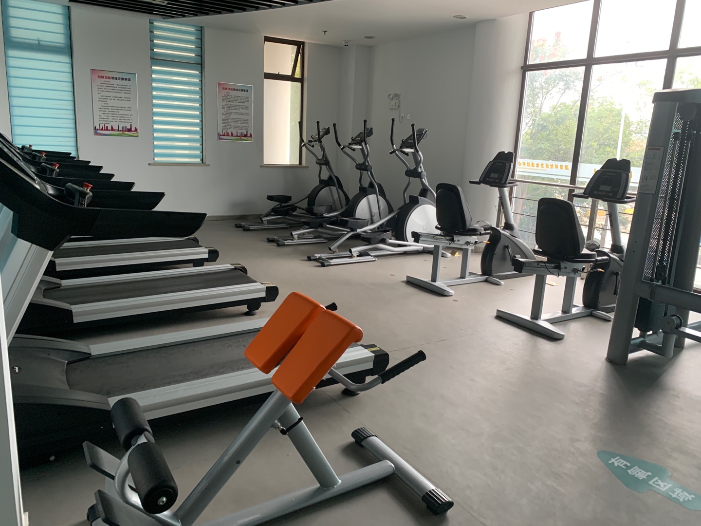 建設(shè)鎮(zhèn)市民健身房