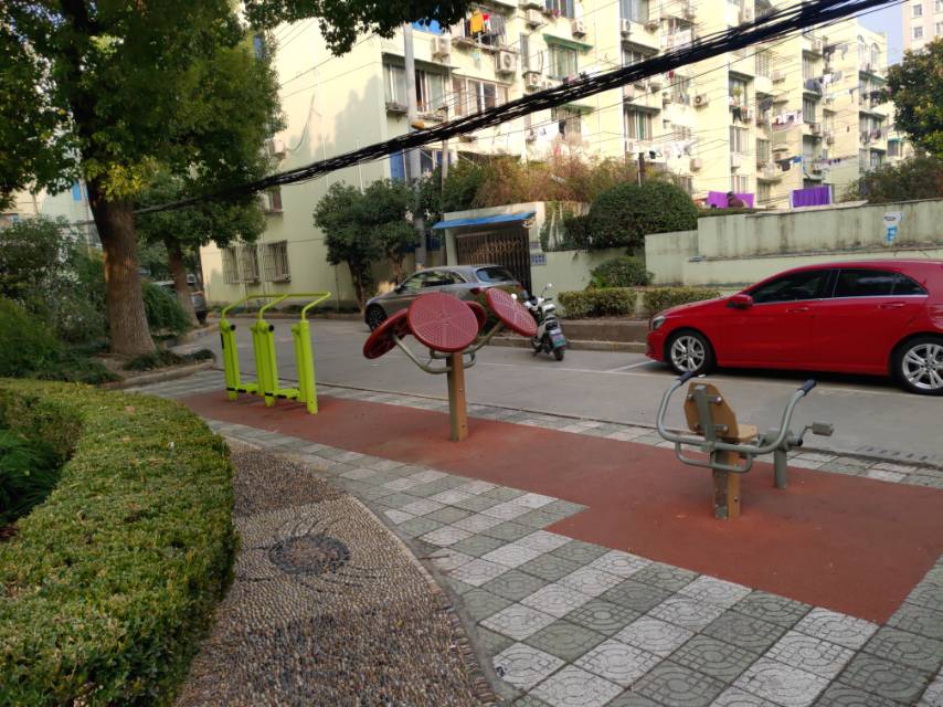 市光四村二居委健身點(diǎn)