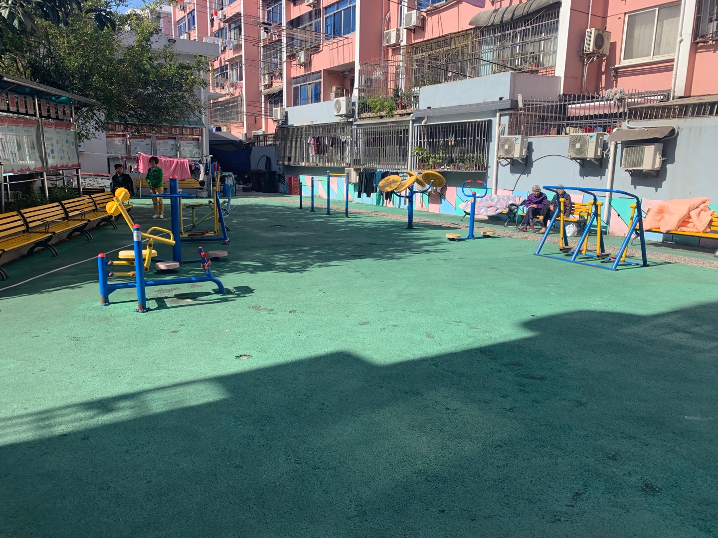 高行鎮(zhèn)東四居委健身苑點2