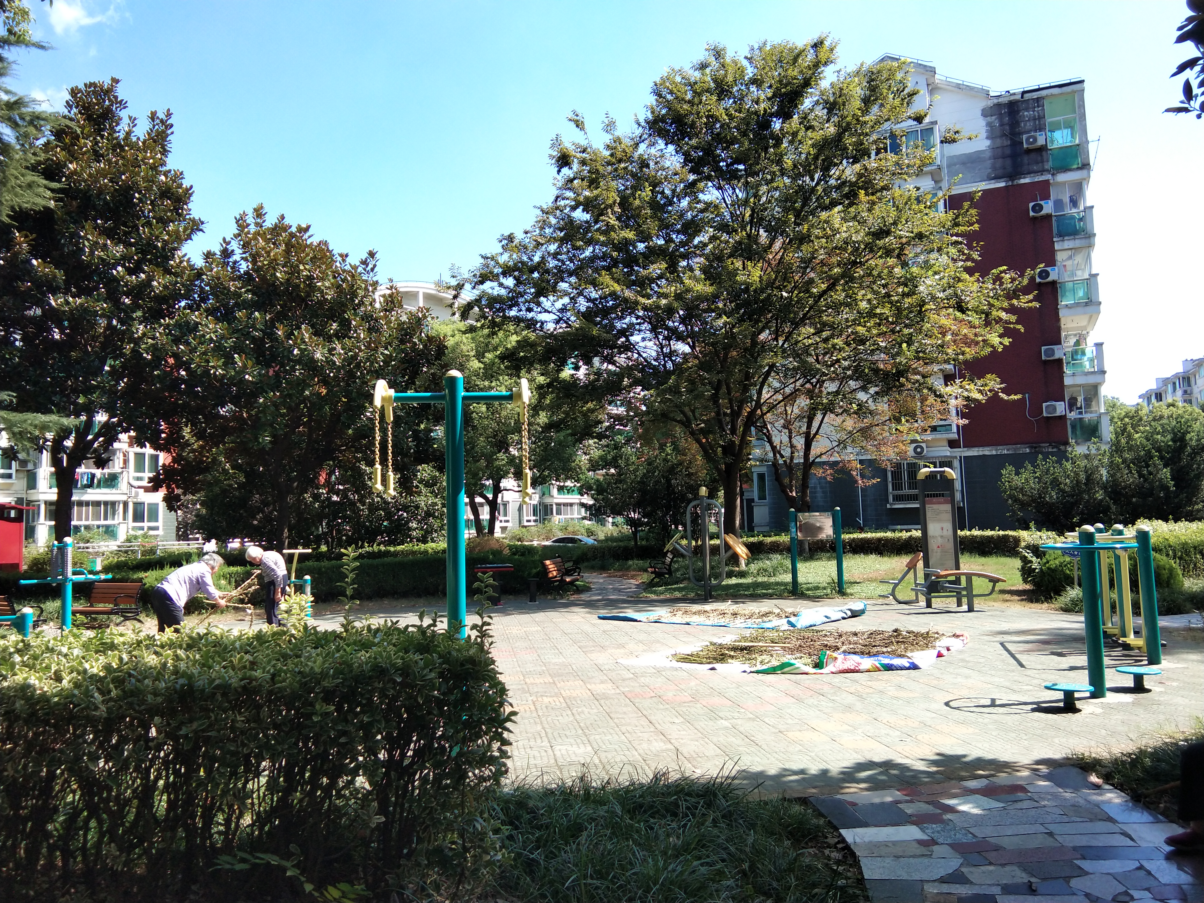 恒信小區(qū)鄰里苑益智健身點(diǎn)