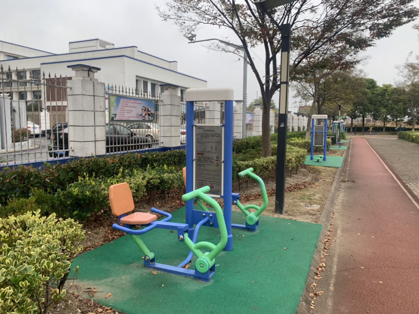 雙立柱蹬腿訓(xùn)練器