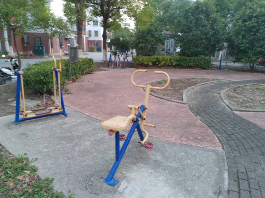 荷亭苑東健身點(diǎn)