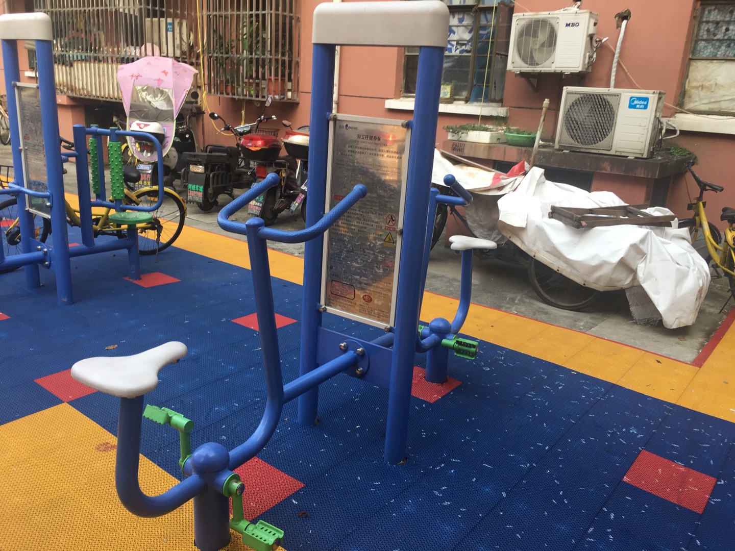 雙立柱健身車 雙立柱健身車