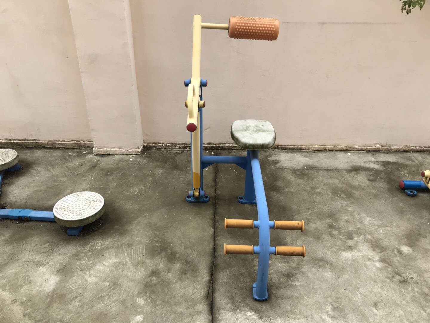 腹背鍛煉器 腹背鍛煉器