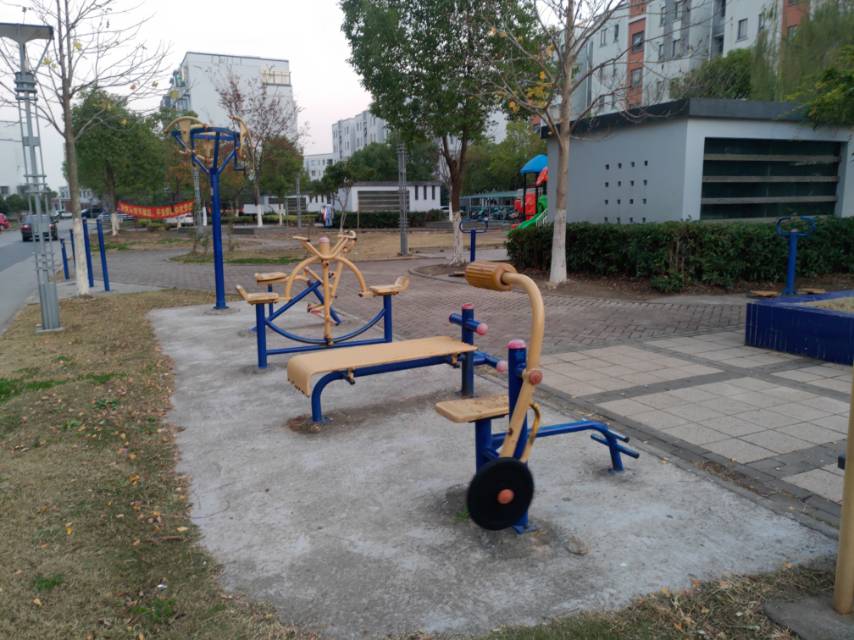 荷亭苑廣場(chǎng)健身點(diǎn)