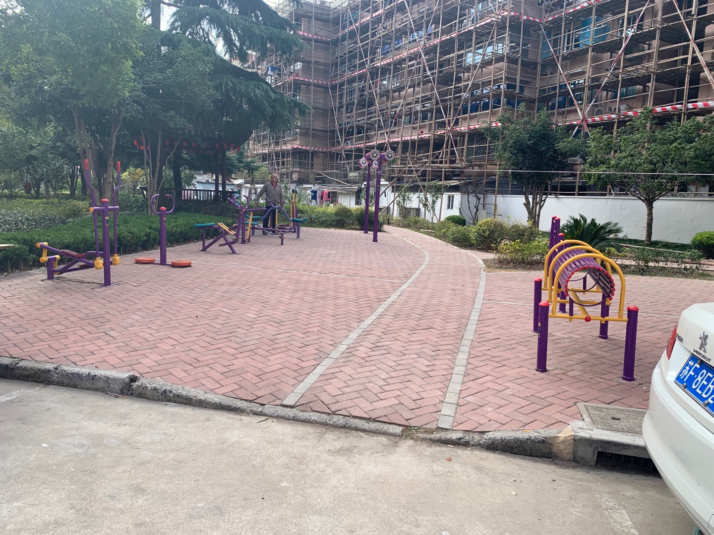 東荷居委市民益智健身點(diǎn)