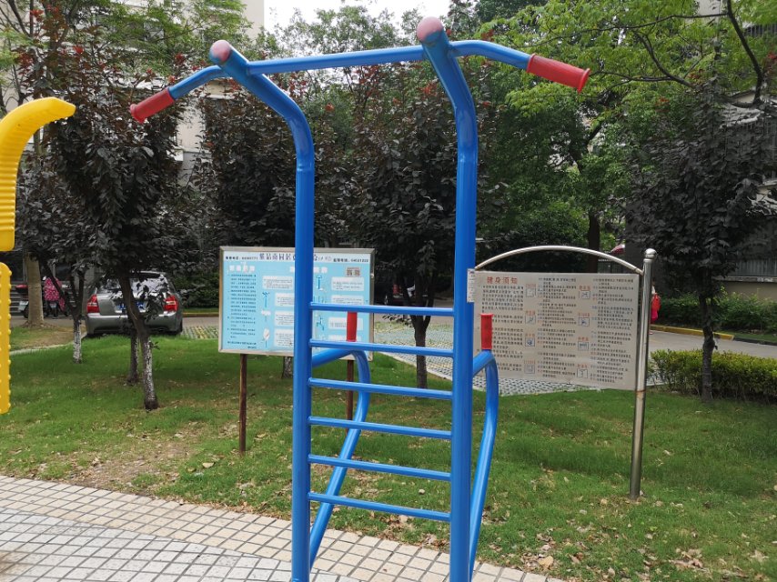 多功能訓練器 多功能訓練器