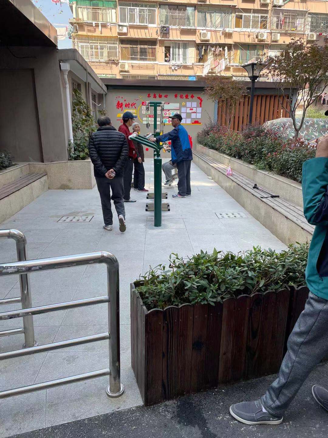 靜安區(qū)寶山路街道通閣居委健身點(diǎn) （芷江中路413弄）