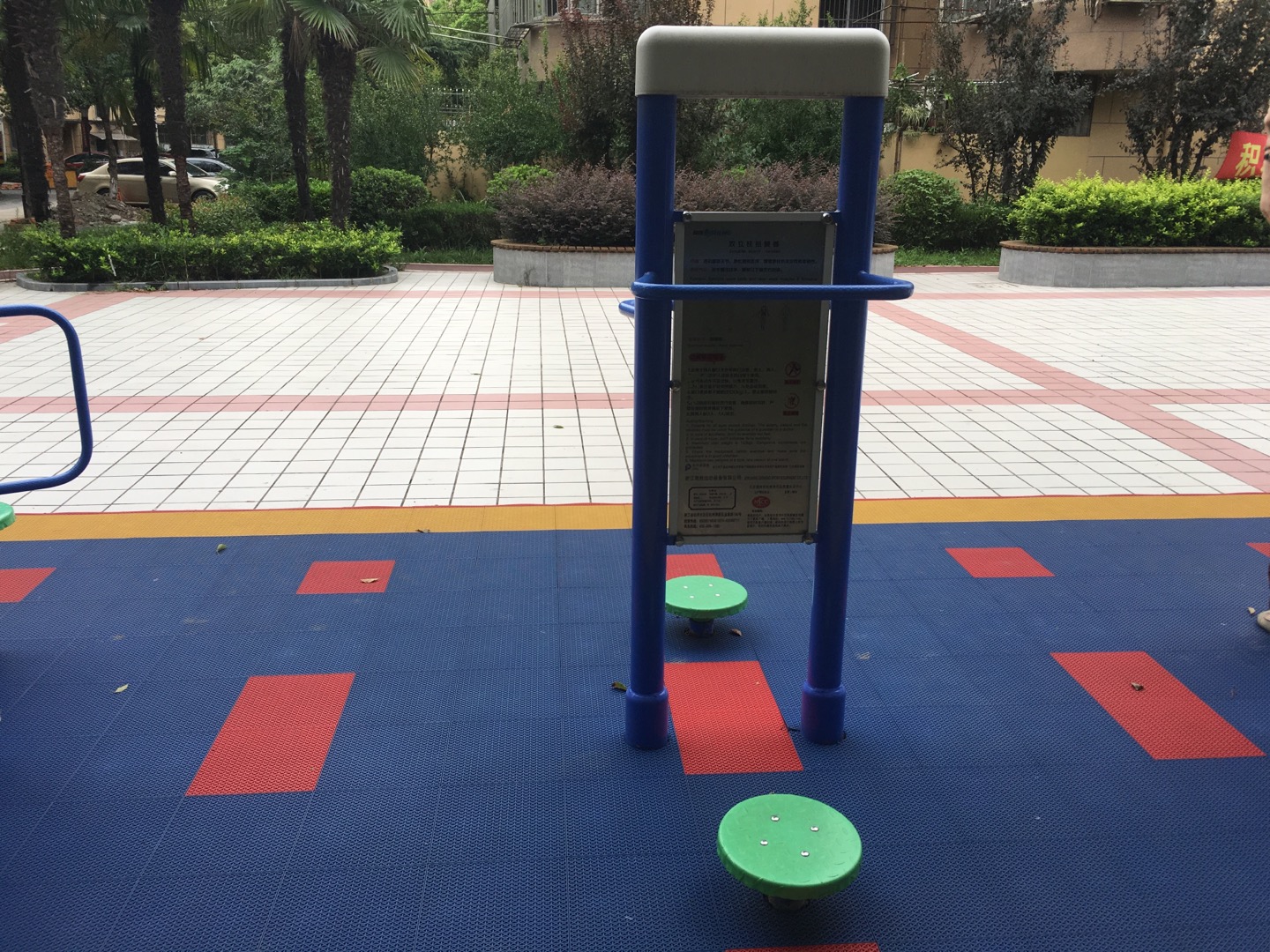 雙立柱扭腰器 雙立柱扭腰器