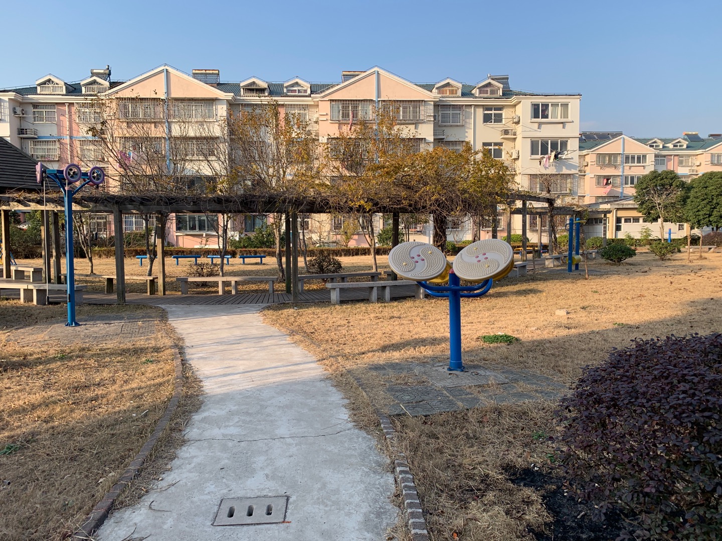 立新路80弄231號西側(cè)市民健身點