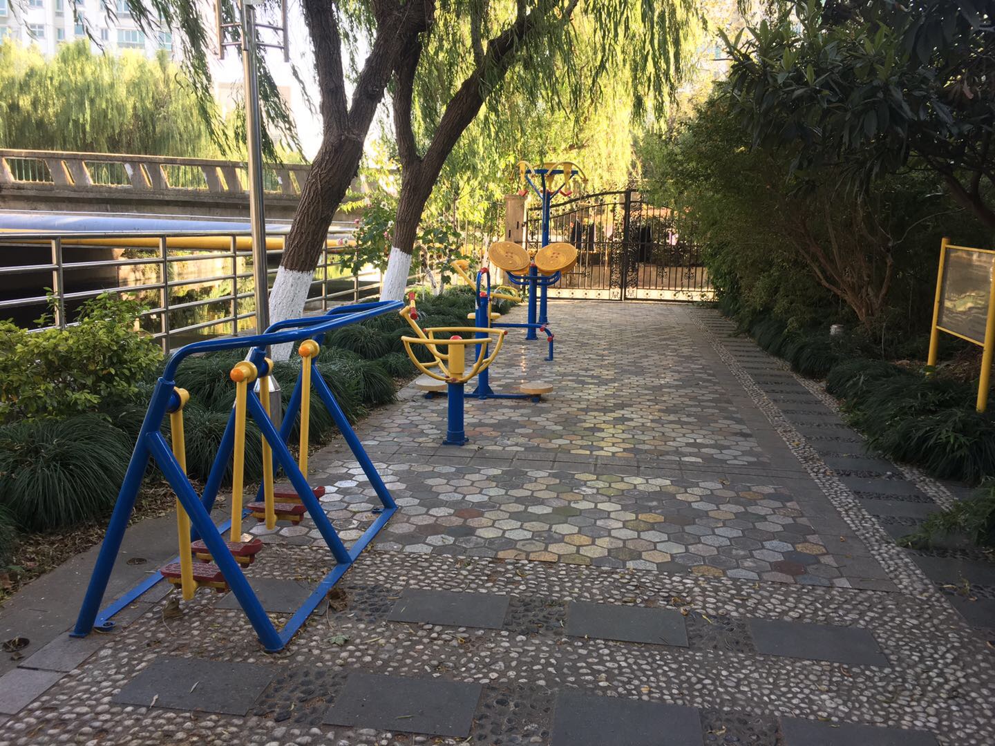 廣洋苑小區(qū)健身點