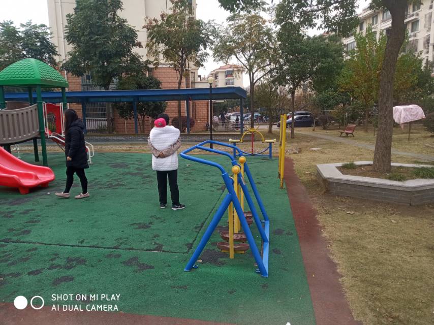 同景苑小區(qū)健身點(diǎn)