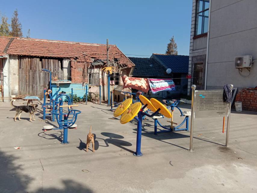 立新村7組727號(hào)西健身路徑