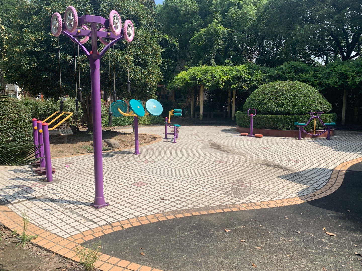 久陽(yáng)文華府邸西健身點(diǎn)