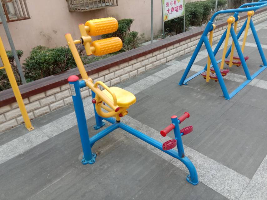 自重腹背鍛煉器