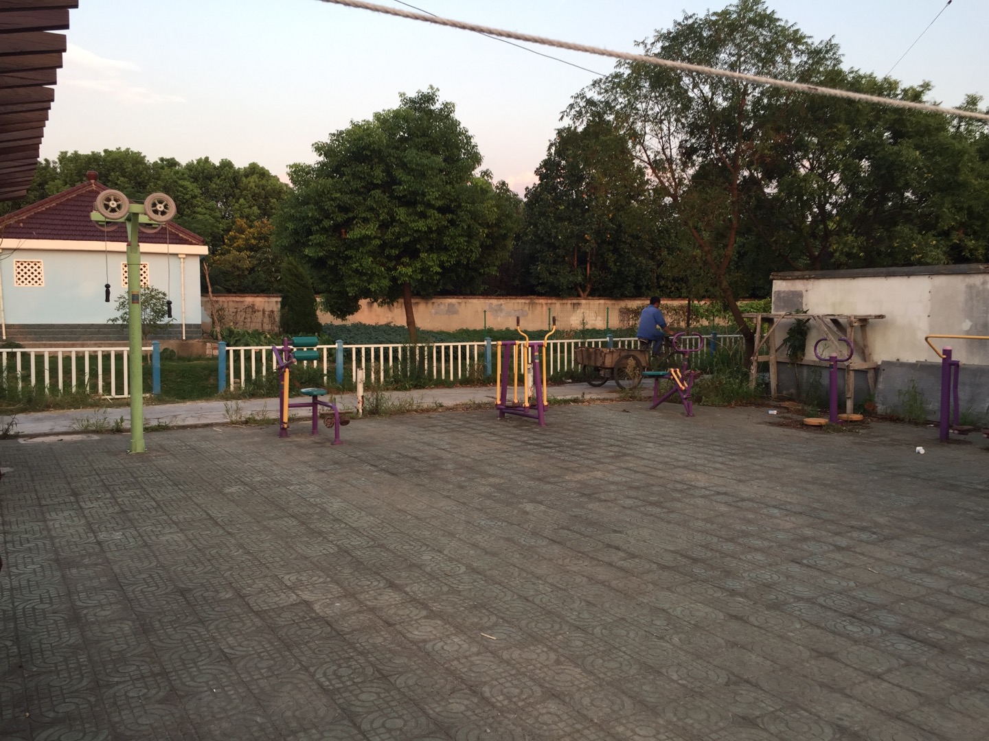 新陸村樓下健身點(diǎn)