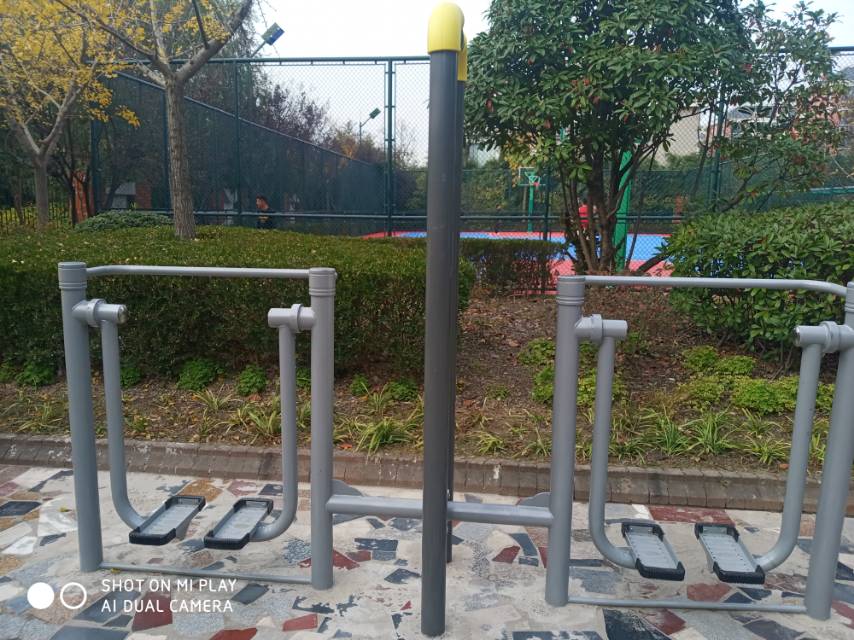 雙位太空漫步機