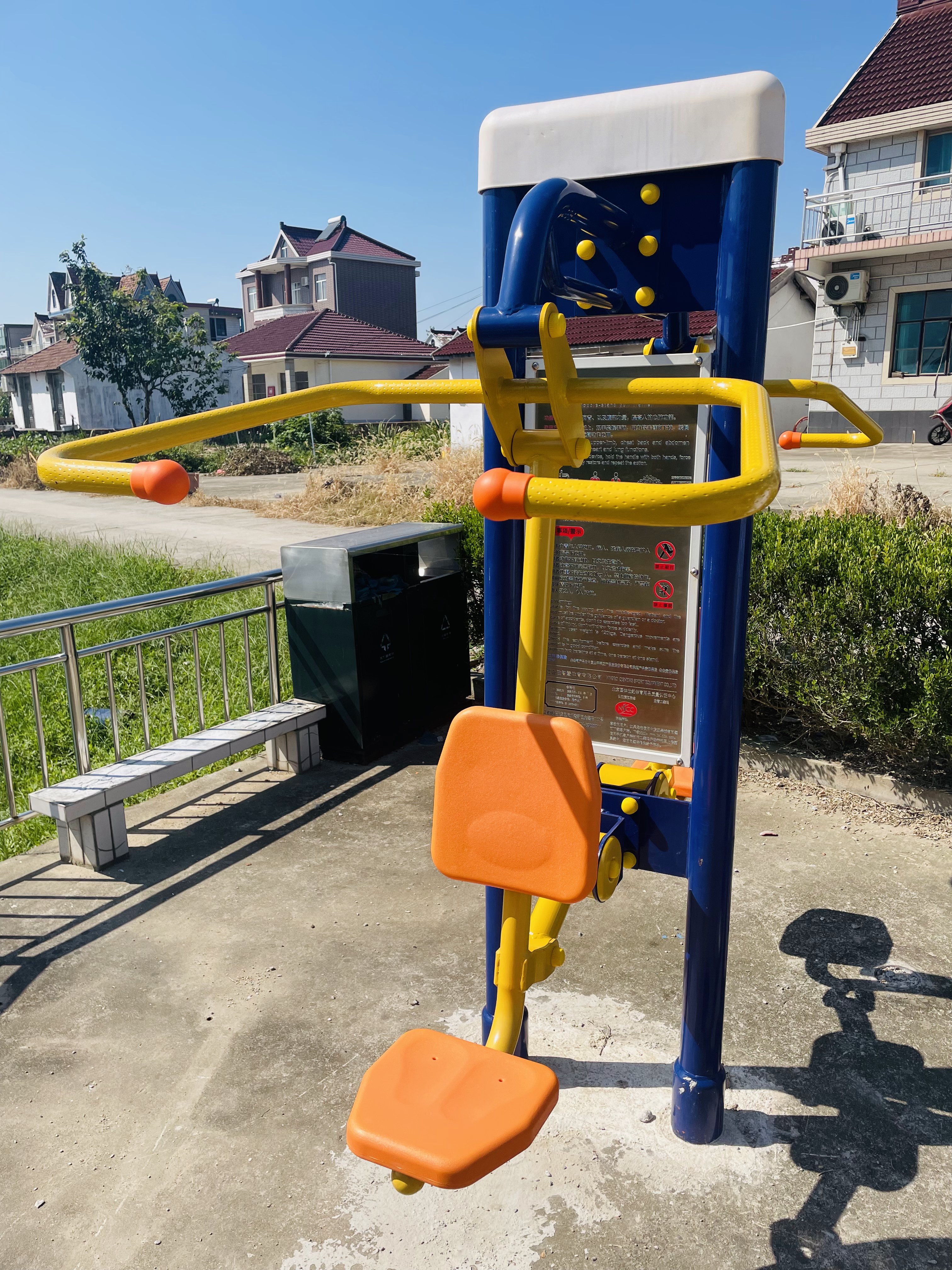 雙立柱下拉訓(xùn)練器