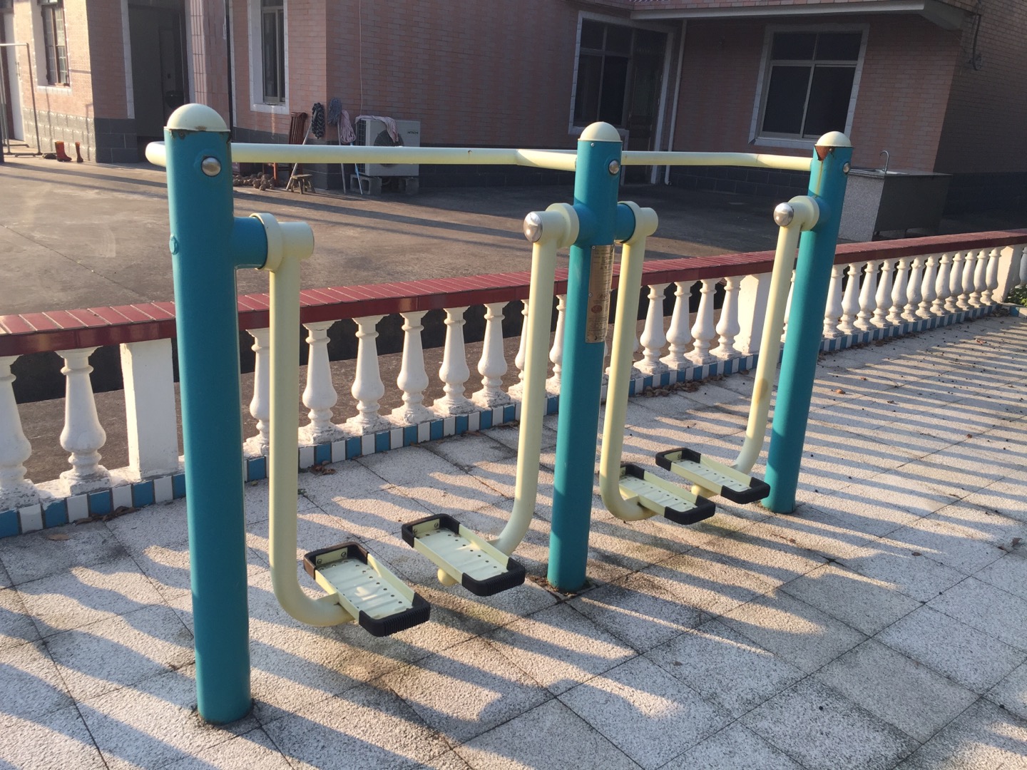 雙位太空漫步機