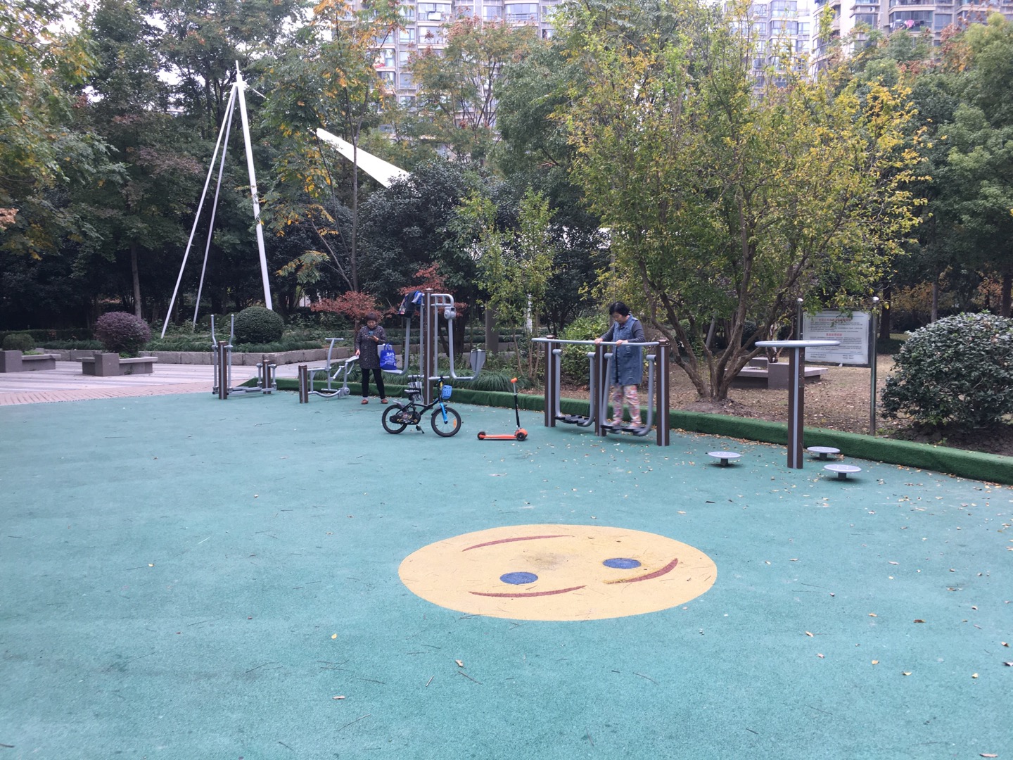 金誼河畔居委健身點(diǎn)1