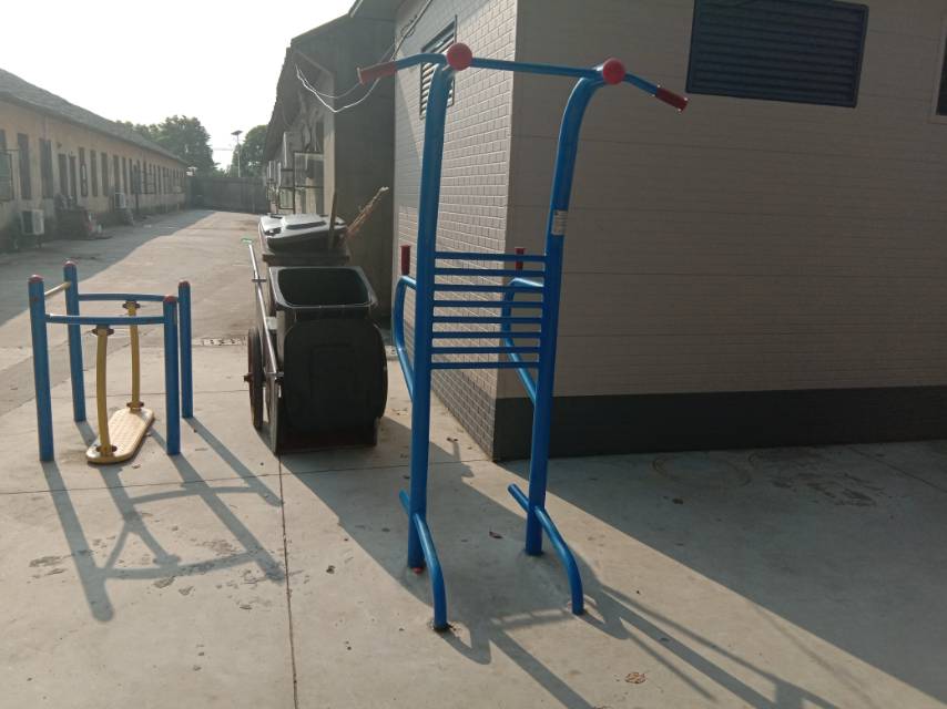 多功能訓練器 多功能訓練器