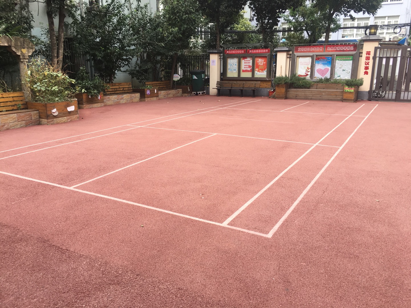 麗園居委市民球場(chǎng)