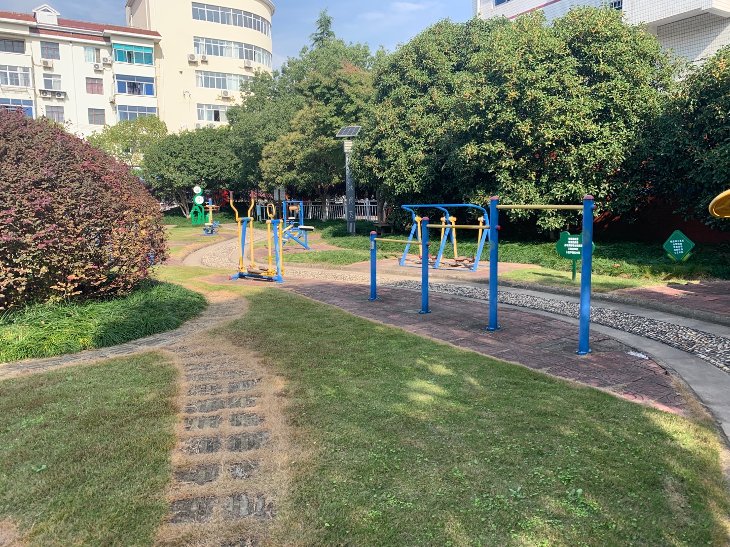 三星鎮(zhèn)中心廣場(chǎng)健身點(diǎn)