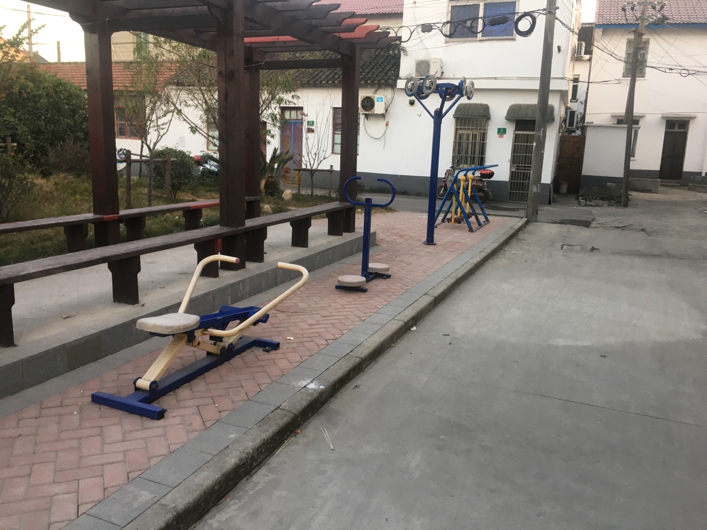 東風村4隊健身點