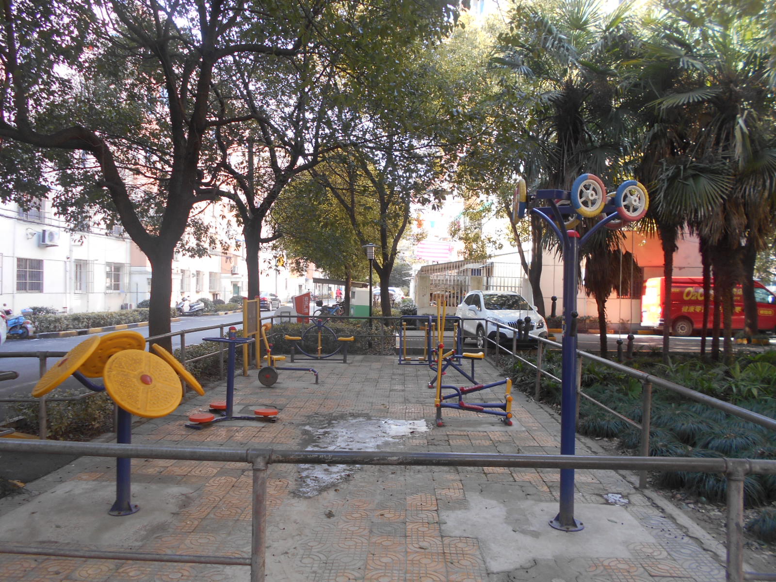 南翔鎮(zhèn)德華社區(qū)古猗園路600弄健身點(diǎn)