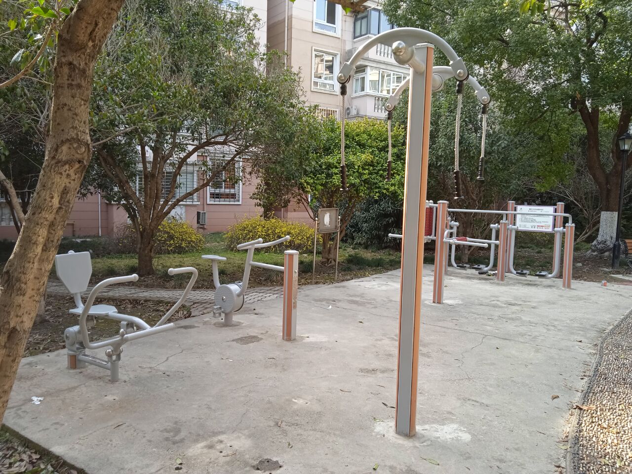 耀華三村健身點(diǎn)