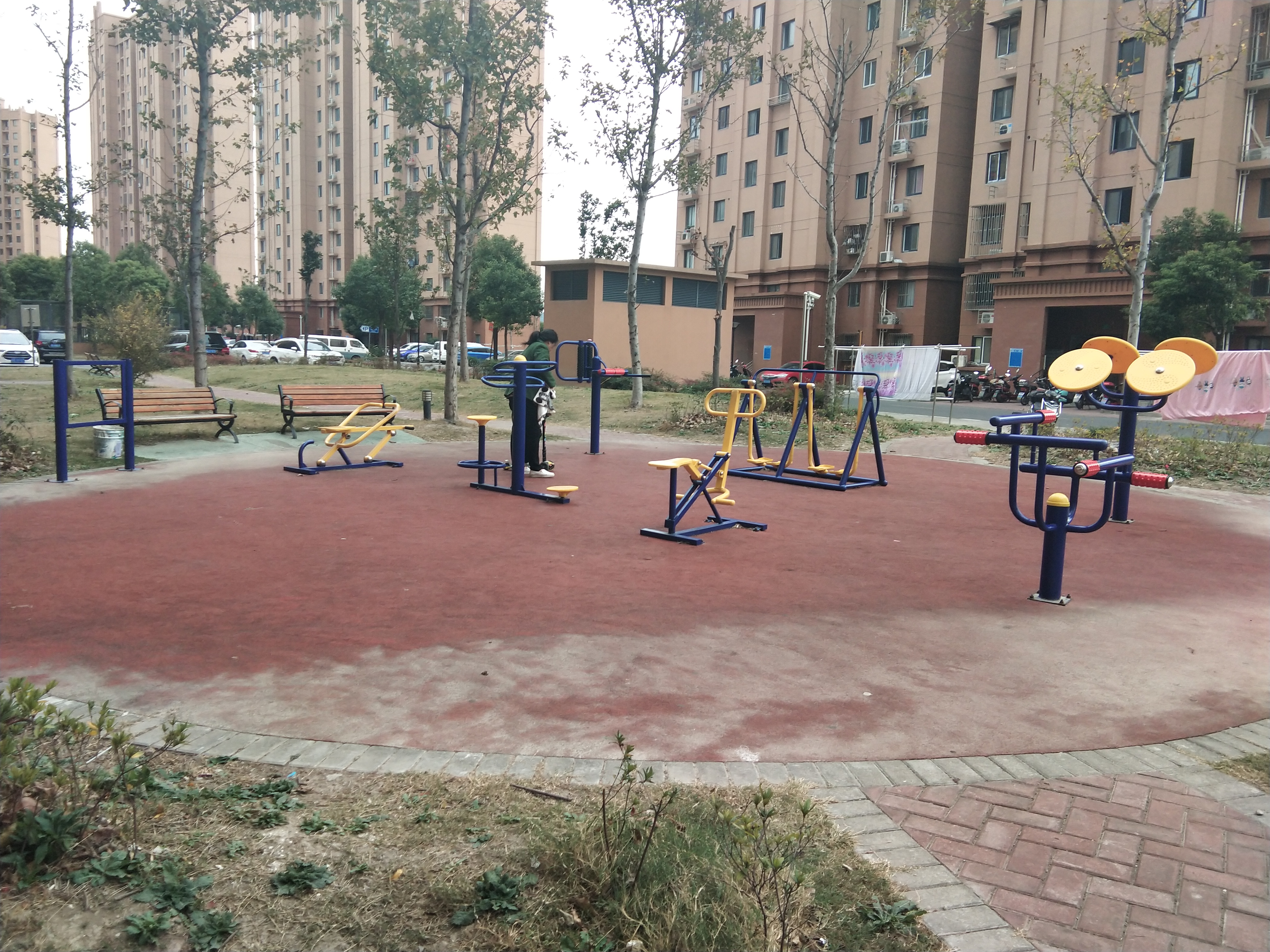 健康里居委健身點