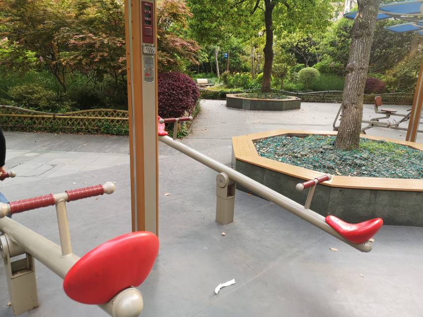 四人兩組蹺蹺板 四人兩組蹺蹺板