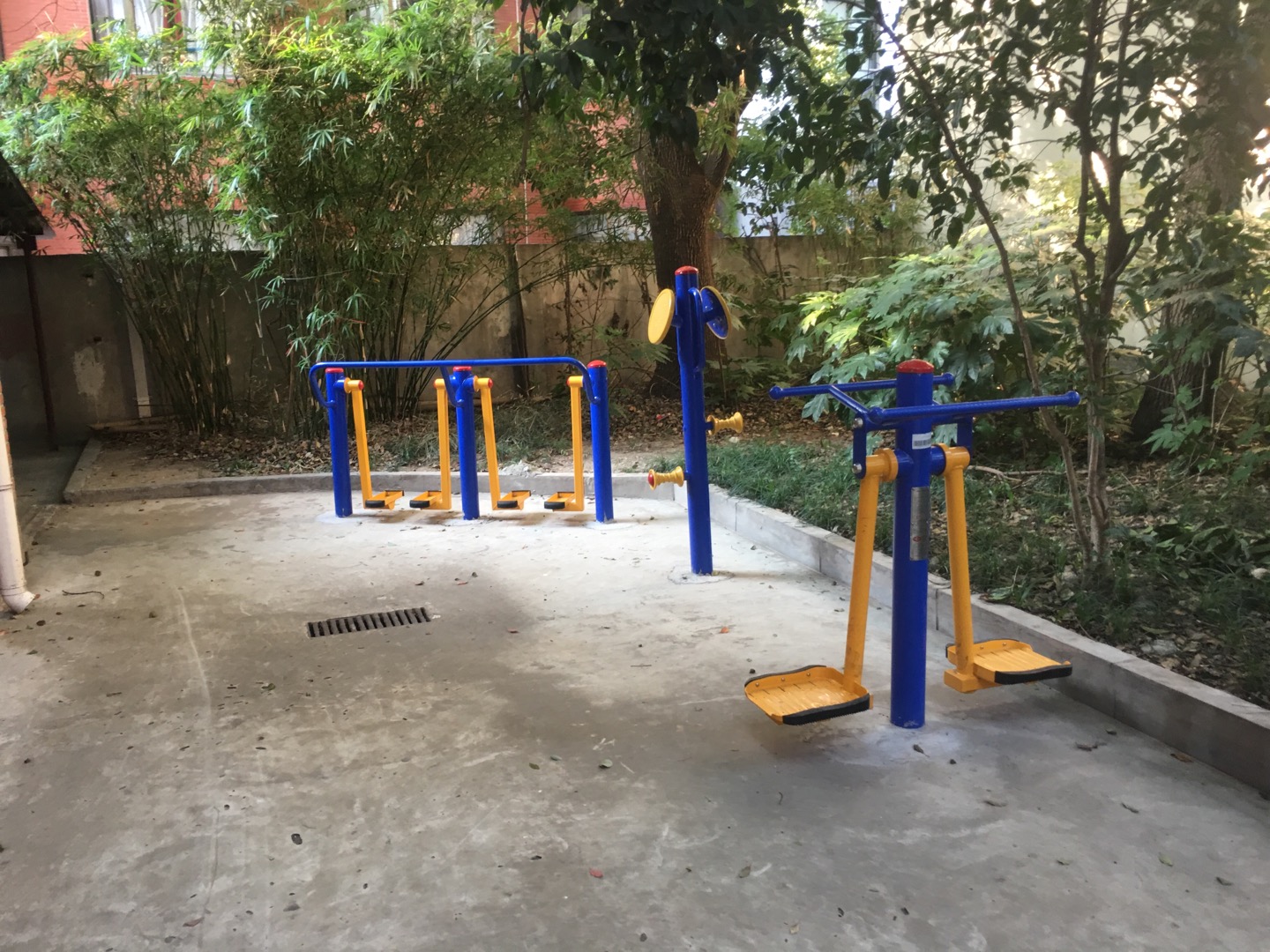 南京西路街道陜南居委健身點(diǎn)（襄陽(yáng)北路47弄）