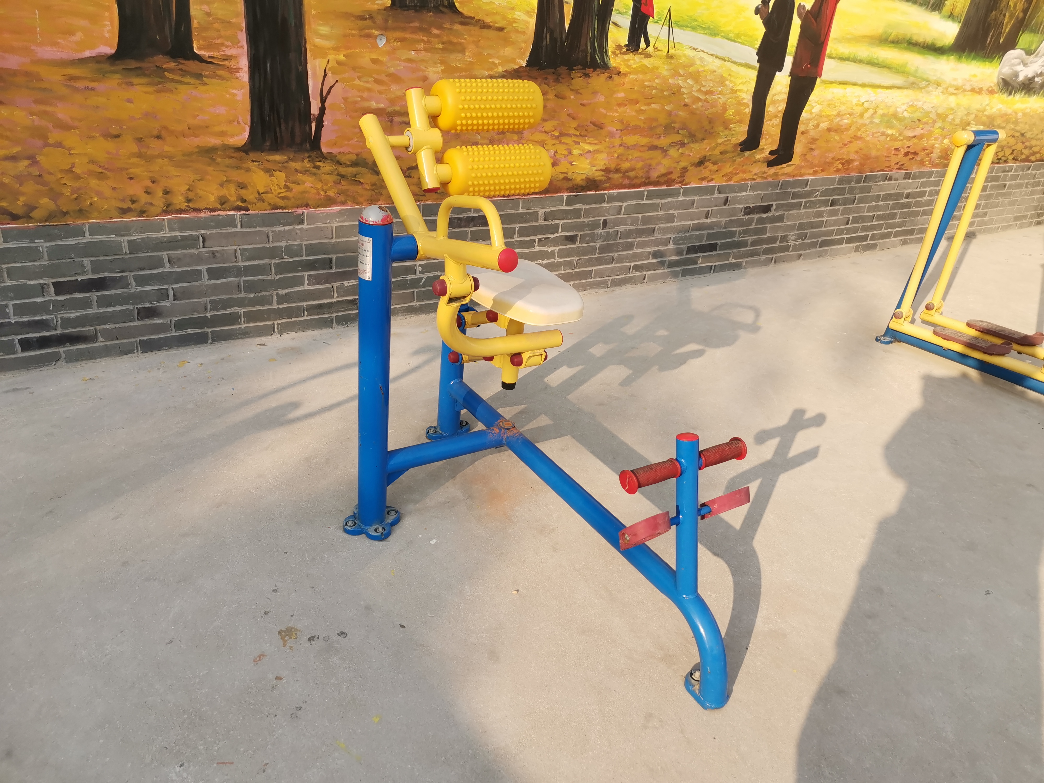 自重腰背鍛煉器