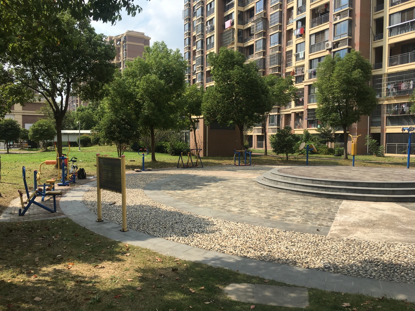 彩霞廣場(chǎng)健身點(diǎn)