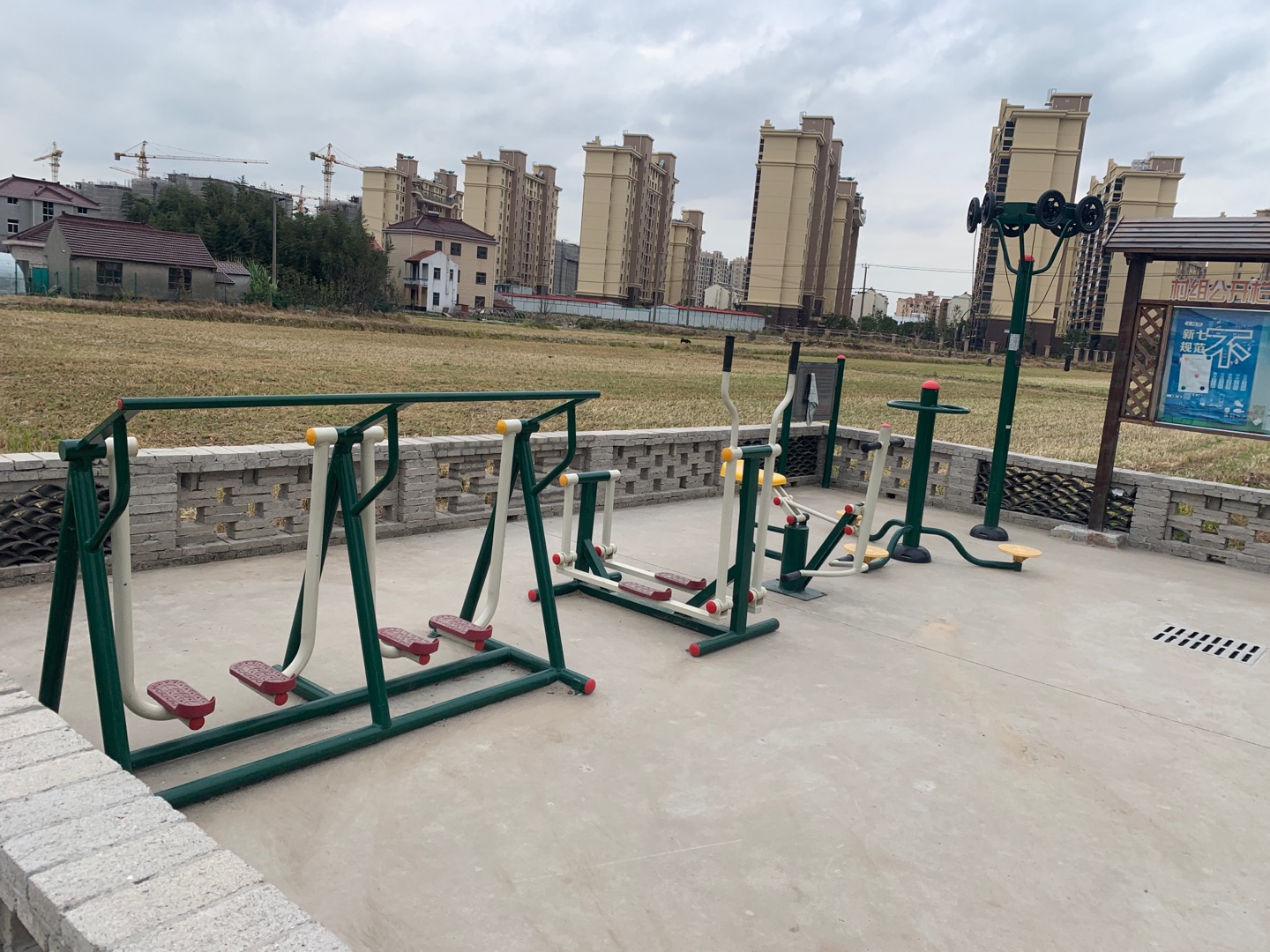 萬(wàn)興村萬(wàn)二5組健身點(diǎn)