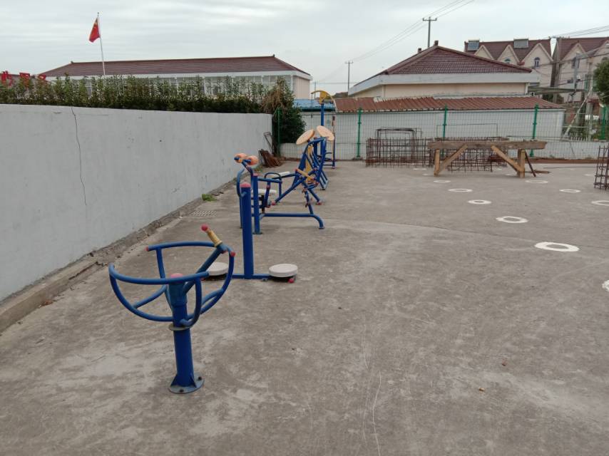 新東村村委會朝南10米健身路徑