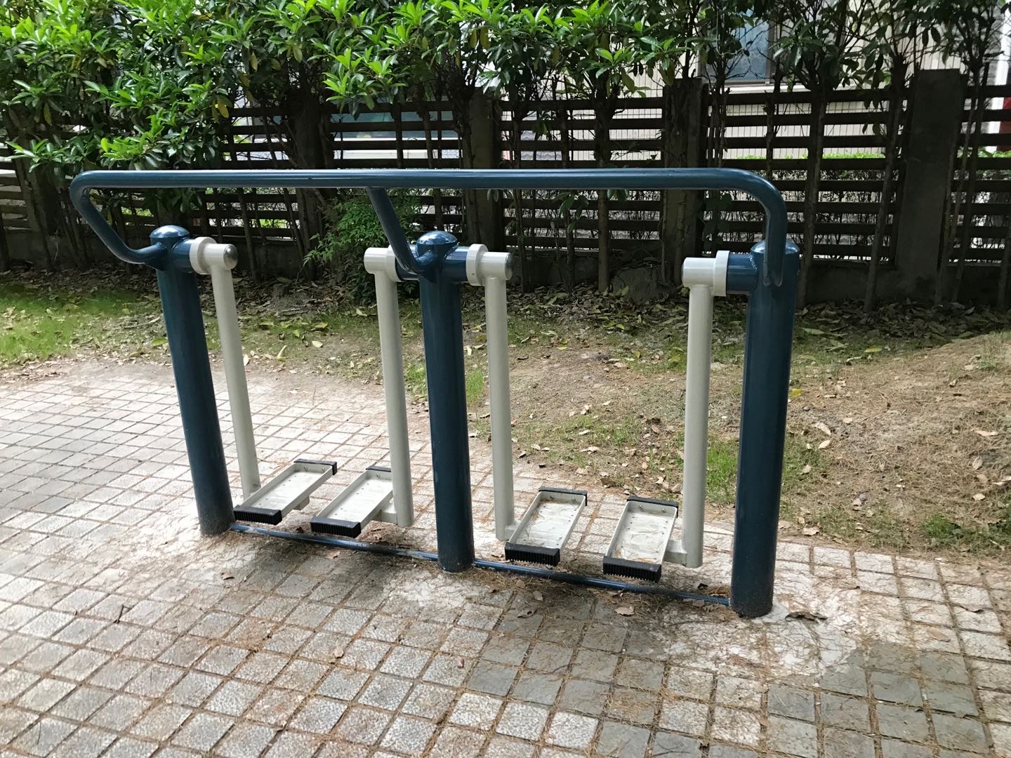 二位太空漫步機(jī)