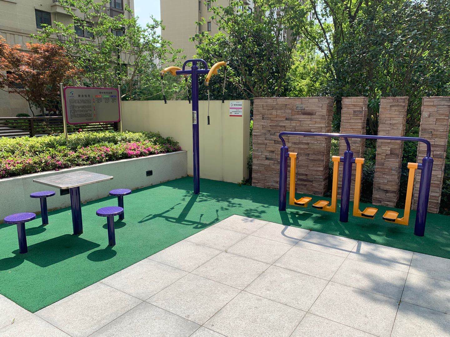 龍威社區(qū)景瑞城中公園健身點