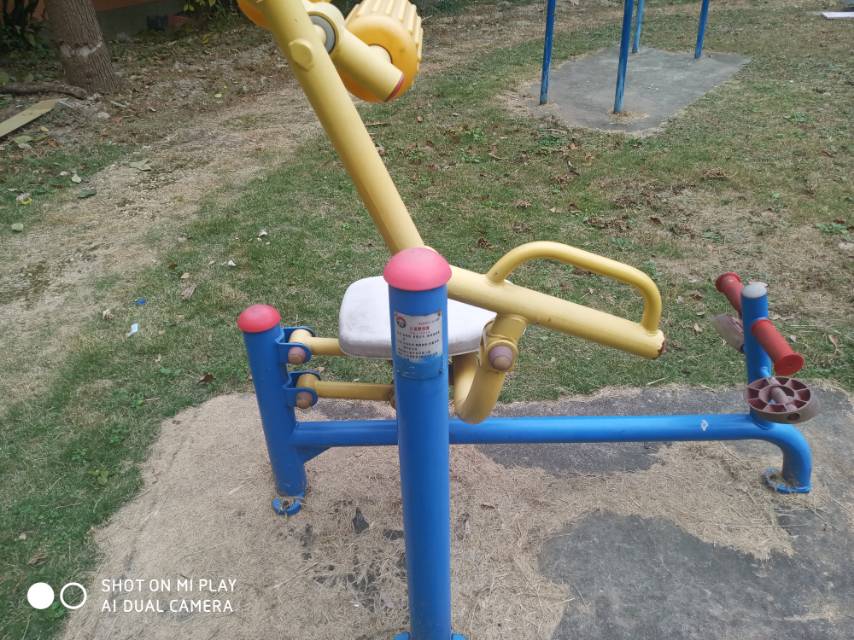 自重腰腹鍛煉器